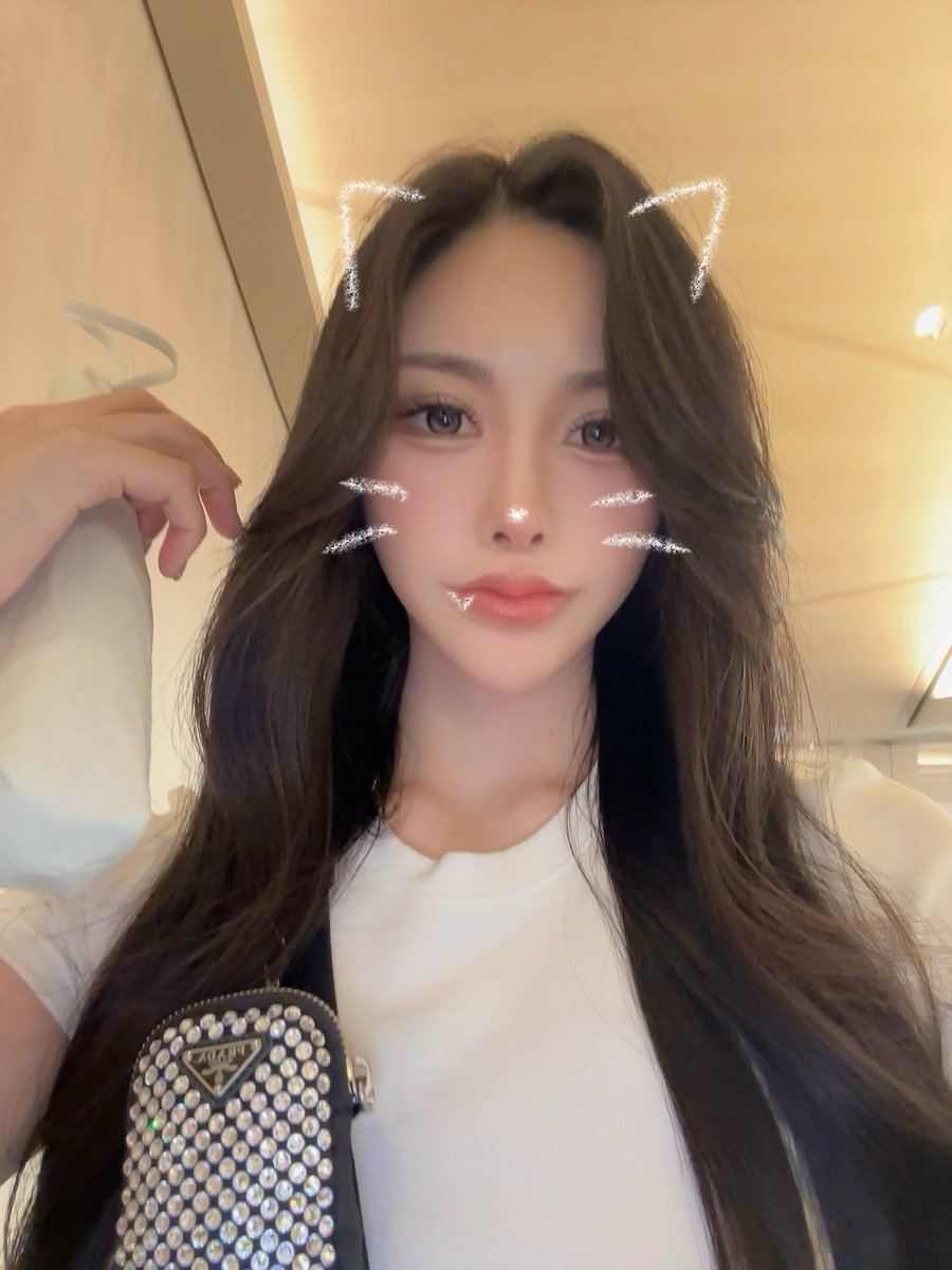 ちょっとだけ髪切ったんだ😽