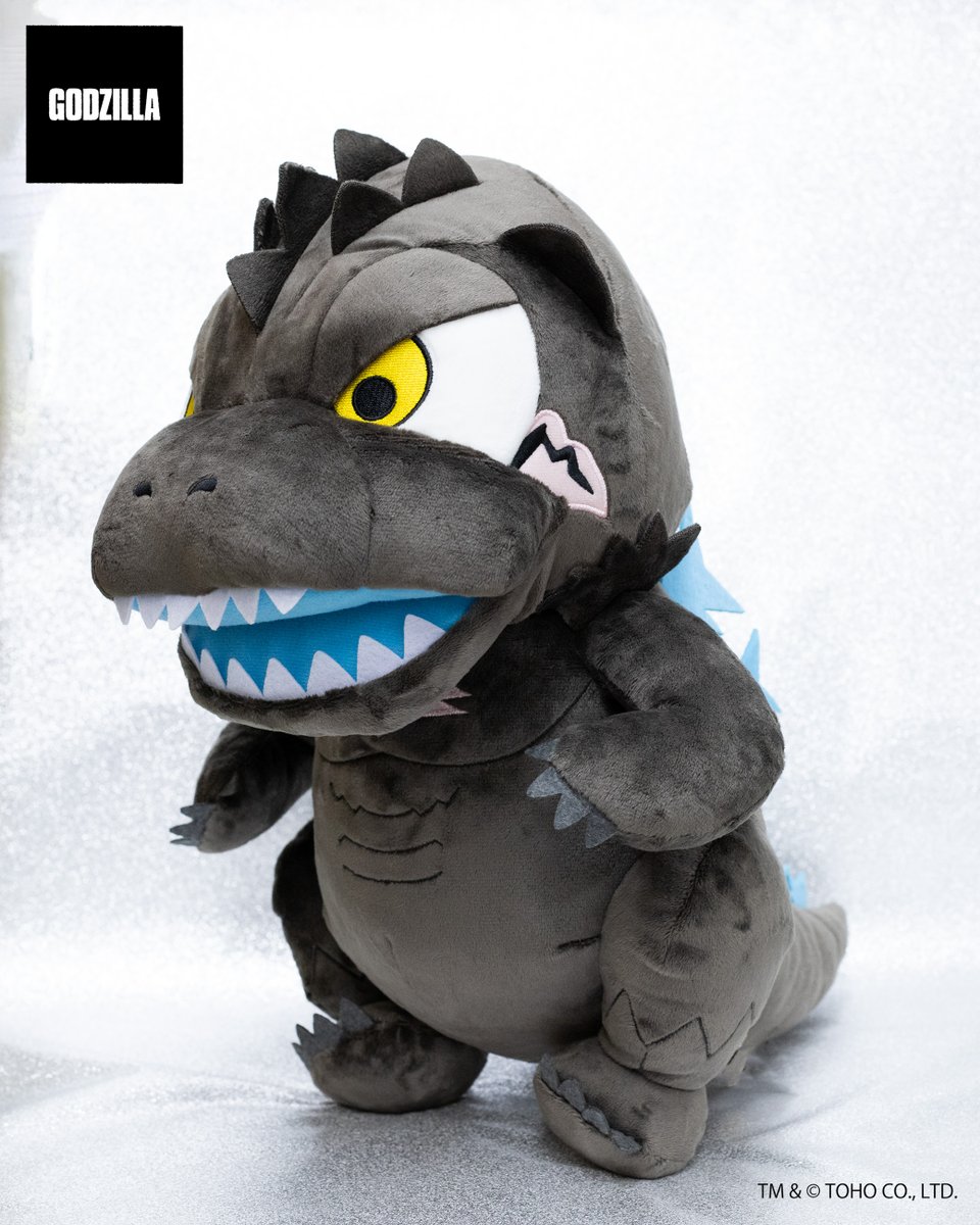 charatoru's tweet image. 🔥7月発売商品💥
【GODZILLA デフォルメぬいぐるみBIG2（ゴジラ（2023））】

#ゴジラ2023 のデフォルメぬいぐるみが登場中🌟
デフォルメデザインのゴジラで熱線放射を再現！
#Godzilla

取扱店舗はこちら🔍
⇒sk-japan.co.jp/charatoru/char…