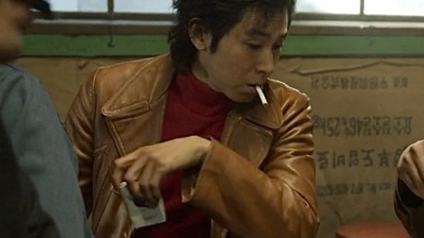 noirmachine's tweet image. watching this drama is making me notice that yunho basically always smokes with his cigarettes in his left hand and i dont know for some reason i just think that its extremely sexy of his ambidextrous ass