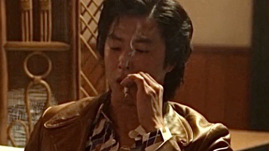 noirmachine's tweet image. watching this drama is making me notice that yunho basically always smokes with his cigarettes in his left hand and i dont know for some reason i just think that its extremely sexy of his ambidextrous ass