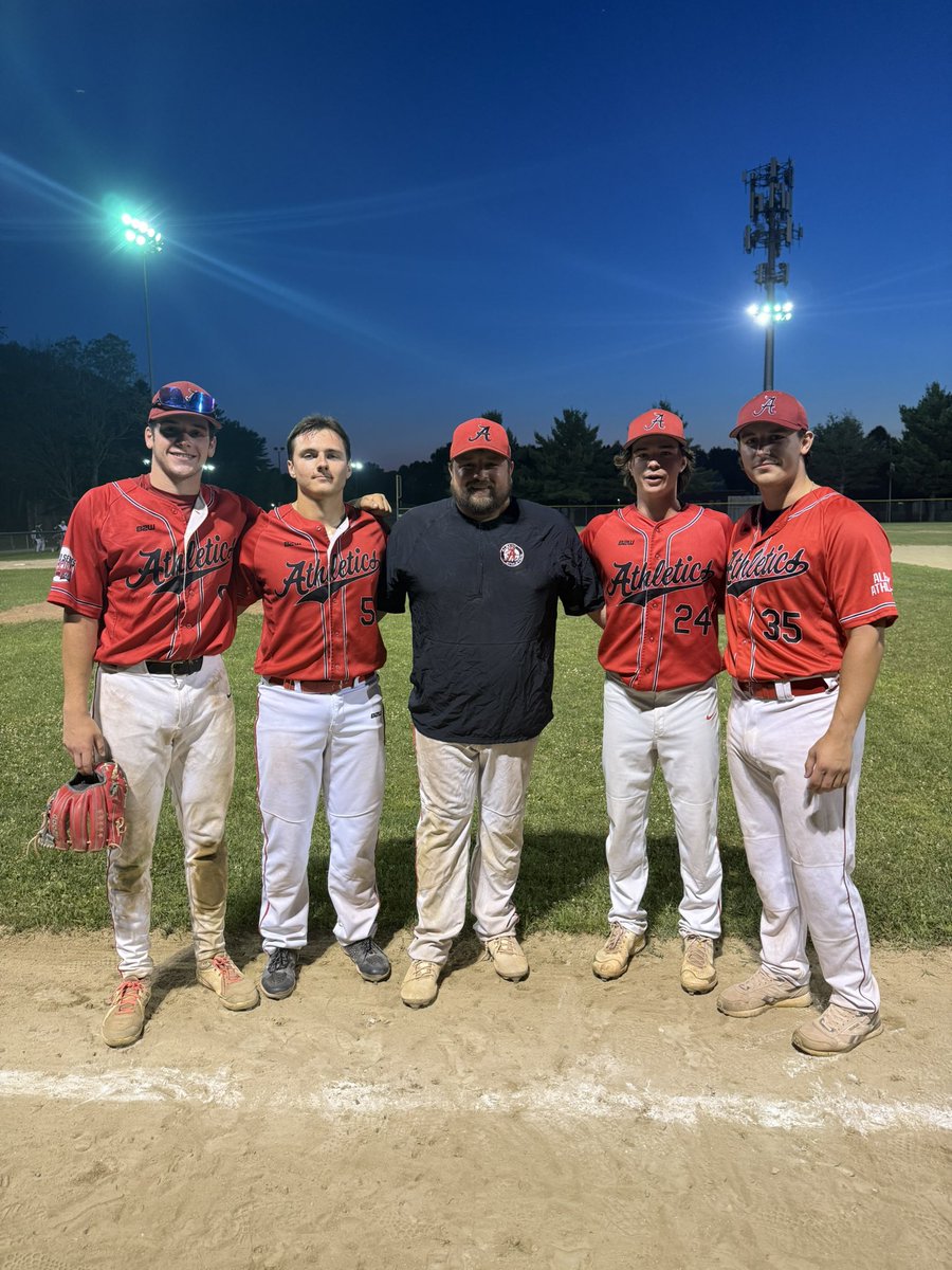 AlbanyAthletics's tweet image. A’s blank Gators, 5-0. Keep playoff hopes alive. @gregfmays throws a gem. 6 IP, 10 K, 2 H, W. @teigekimbler single, double. @christiantortorici RBI double. @rjpingitore double, 2 RBI. @RedMaron10 double. A’s now 22-12 overall/13-10 ATL. One game to go…