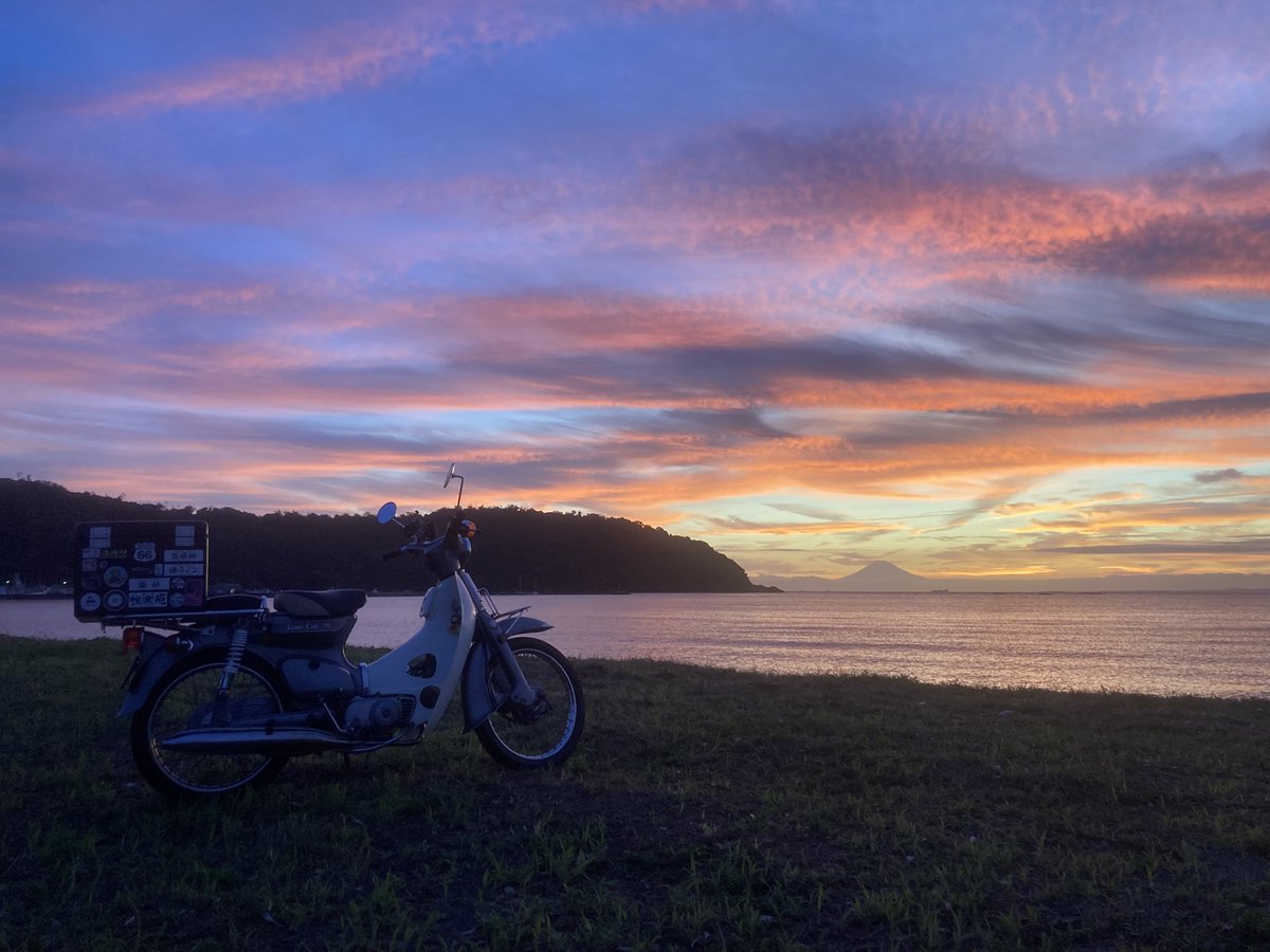cub_mon's tweet image. カブと夕陽
#スーパーカブ #夕陽