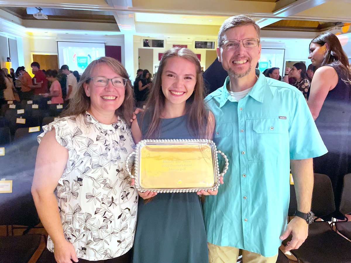AginArk's tweet image. Congrats to Ellie Ferren of White County, this year's @Arkansas4H Governor's Award winner! 🍀🍀🍀
The honor was announced tonight at the state O-Rama.
Thanks to @AR_Extension's Ryan McGeeney for the photo.