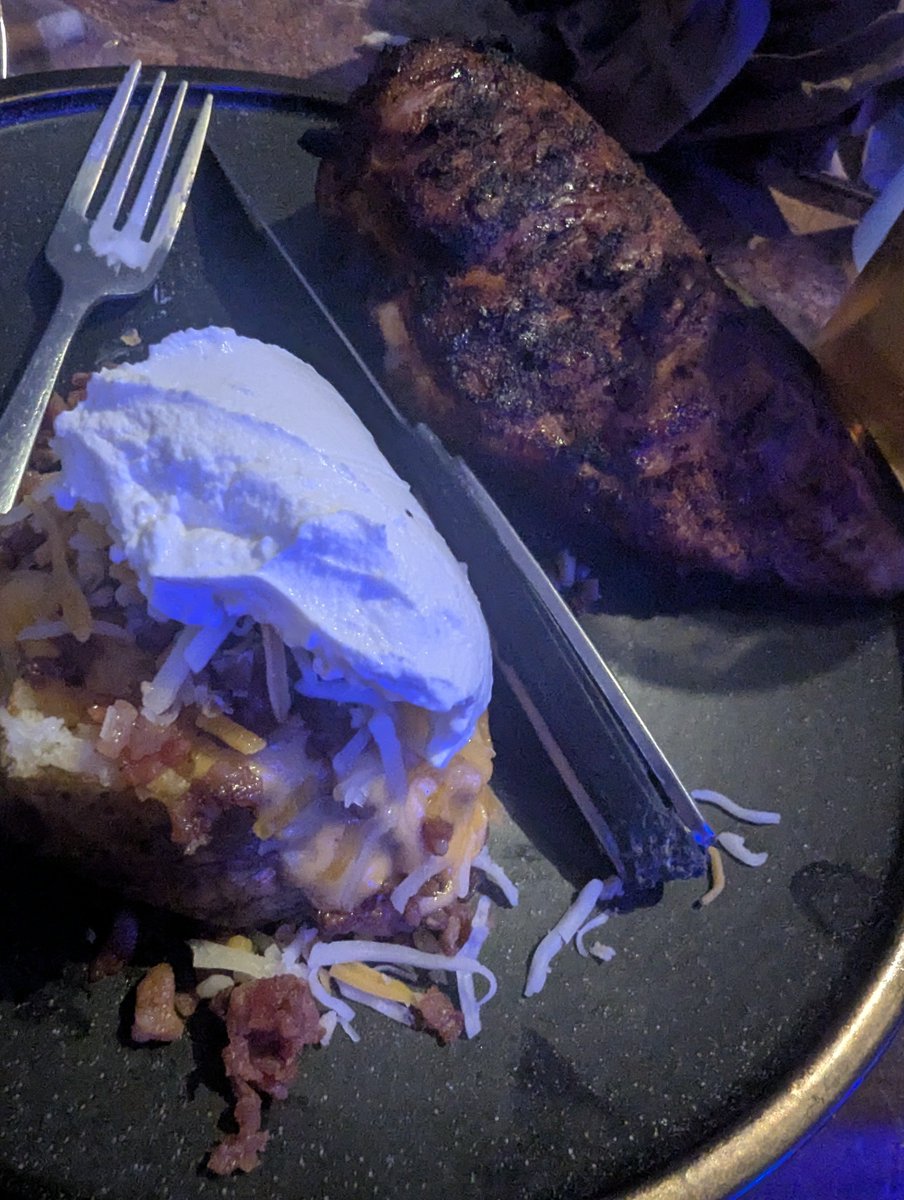 techconin2821's tweet image. Grilled Indian/beer can chicken ( I had no mustard so used Garam Masala) with a baked tater and beer cheese.