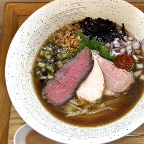 ebisoba_hiiro's tweet image. \ お知らせ🐟 /
今日から「ニボコン」が 醤油味 にチェンジしてます🍜
あっさり汐との違い、ぜひ確かめてみてください〜!
それから!
ニボコンTシャツも販売してます👕
スタッフ着画ものせとくので、
「欲しい!」って方はお気軽に声かけてね🥺🖤
今日もお待ちしてます🥺