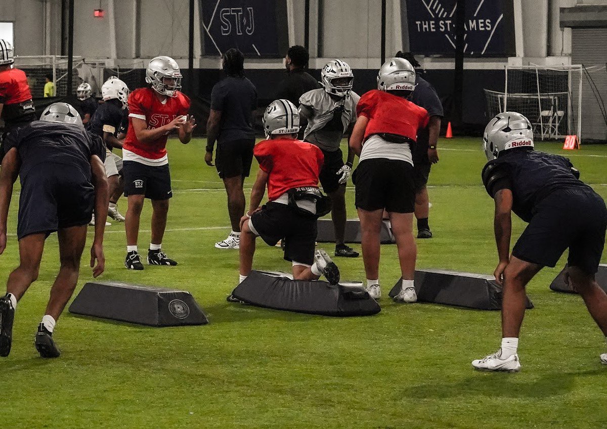 CoachOvertonJ's tweet image. “ You gotta be willing to give everything for nothing , the reward is the work “ ST🔹J #TwoAdays #Strivers #stackdays #Trendsetters #Sharkweek