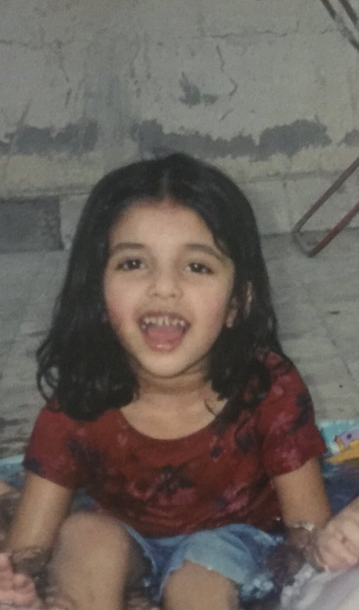 07Cheesecake's tweet image. found childhood pictures of me with shoulder length hair and now I kinda wanna cut it like that again.