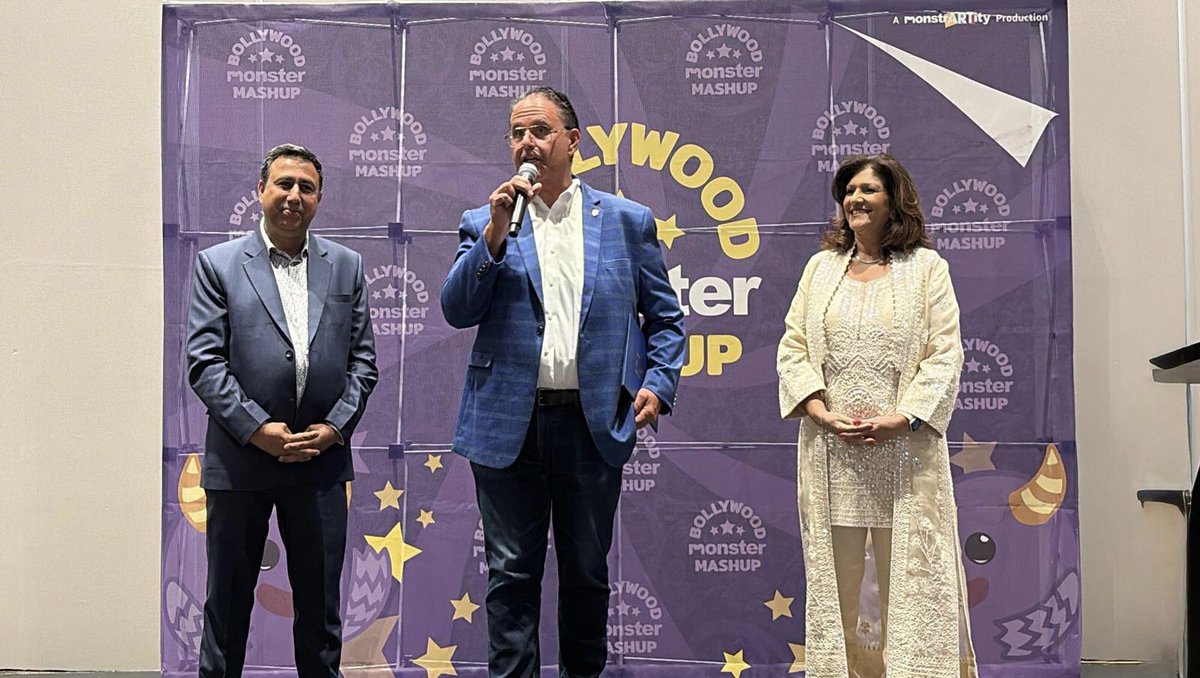 RudyCuzzetto's tweet image. Thrilled to meet Bollywood stars Jyotica Tangri, Sourabhee Debbarma, and Kapil Thapa at the @bollywoodmashup launch party tonight at the Luxe Convention Centre. Thanks to @MonstrARTity, and to @liuna183 for sponsoring the event! #MississaugaLakeshore #BollywoodMonster 🇨🇦🇮🇳