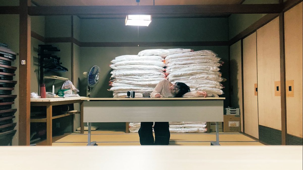 unit_comet's tweet image. #コメットモノローグ 稽古6日目。
稽古は大詰め。身体もセリフも柔軟性を帯びてきました。等身大の人から垣間見える、社会を生きてきた表情にキュンとする。『157センチのファインダー』は、そんな作品です。
#モノローグ演劇会KOCHI
#演劇祭KOCHI2025