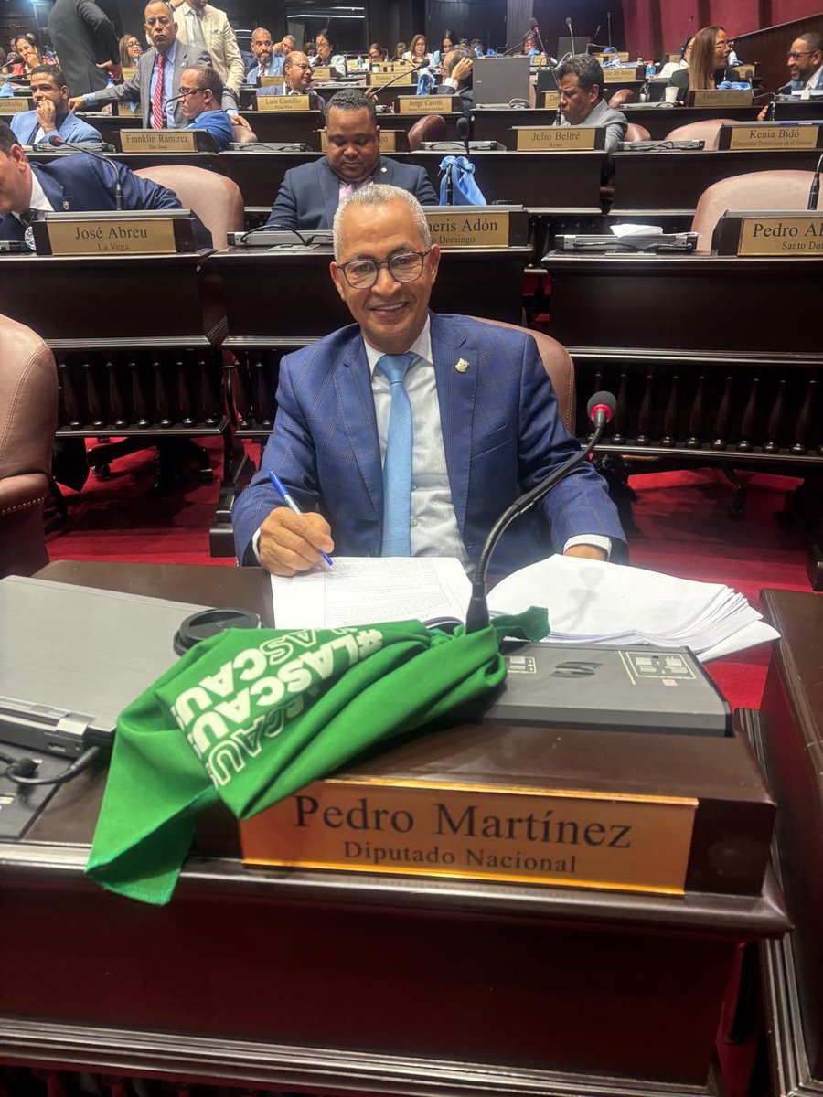 Hoy miércoles 23.07.2025, desde las 11:00 AM se ha estado desarrollando la sesión en la cual se conoce el código penal. A esta hora se han leído 295 artículo de 404.