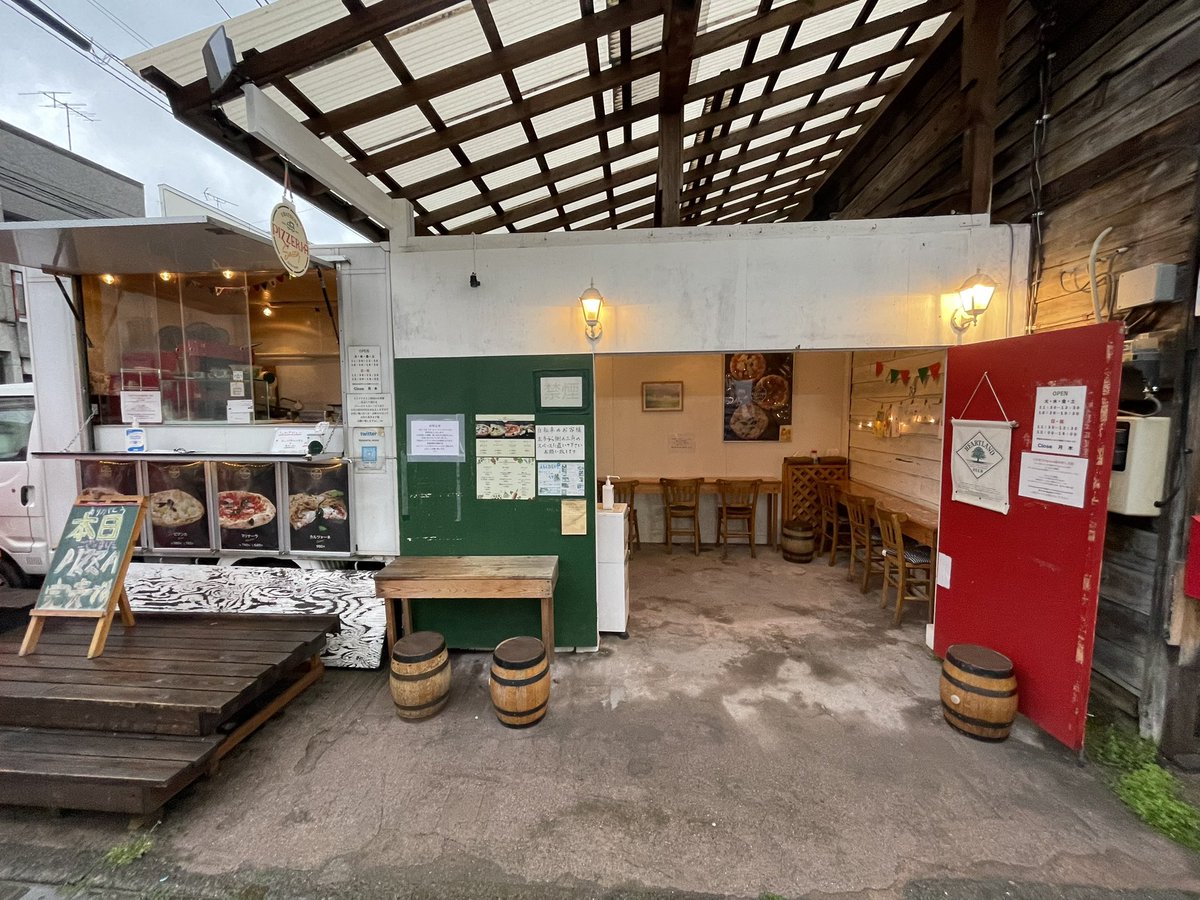 pizzeria_sassy's tweet image. お知らせ

突然のご報告になります
この度キッチンカー営業を終了いたします
pizzeria sassyへお越し頂いていた皆様
誠にありがとうございました🙇
沢山の思い出を胸に新店舗へ
向かいたいと思います☺️
場所は綱島小学校隣の店舗
オープンは秋頃を予定してます
詳細が決まり次第
Xにてご報告いたします