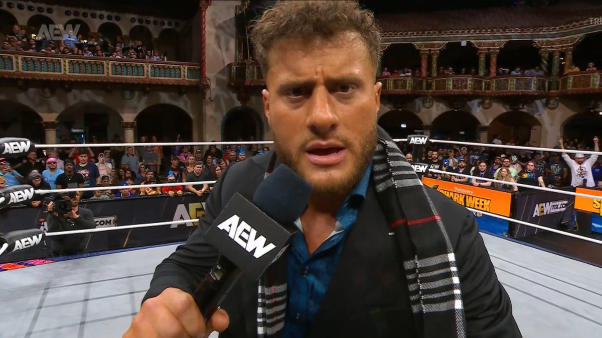 pwbrportal's tweet image. MJF vai ao ringue e em 30 segundos diz que não precisa do Bobby pra voltar pro topo da montanha e chama o Hangman de covarde... tá atirando pra todo lado #AEWDynamite