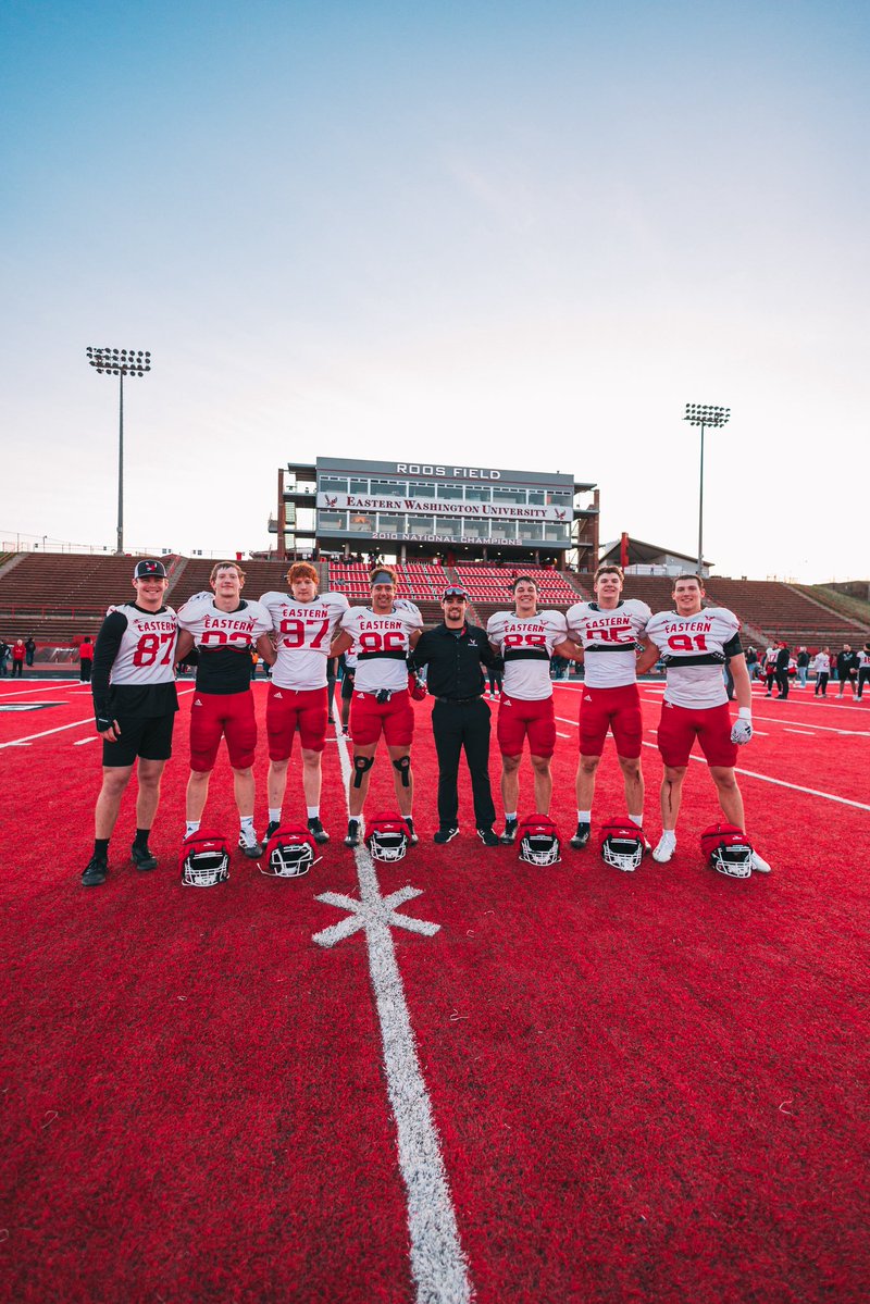 Coach__York's tweet image. Great summer for the TEs, ready to roll into camp!!
#GoEags🦅
#FAM #RTDS

@landonc2003 @StuitKayden @will_roberts05 @logan_eggart4 @braden_kuik @AsherBowie @ryan83johnson @zanderturner_ @Ioudman29