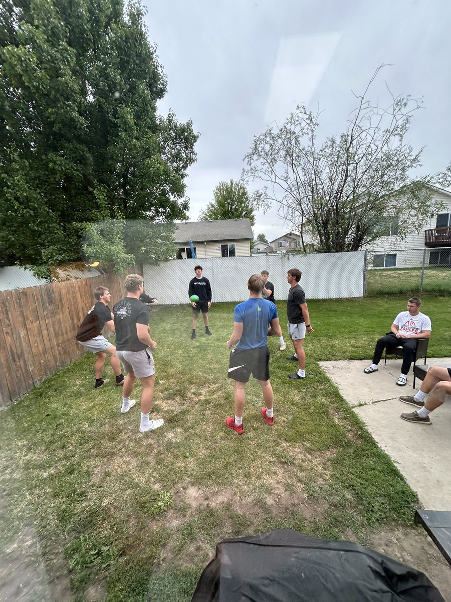 Coach__York's tweet image. Great summer for the TEs, ready to roll into camp!!
#GoEags🦅
#FAM #RTDS

@landonc2003 @StuitKayden @will_roberts05 @logan_eggart4 @braden_kuik @AsherBowie @ryan83johnson @zanderturner_ @Ioudman29