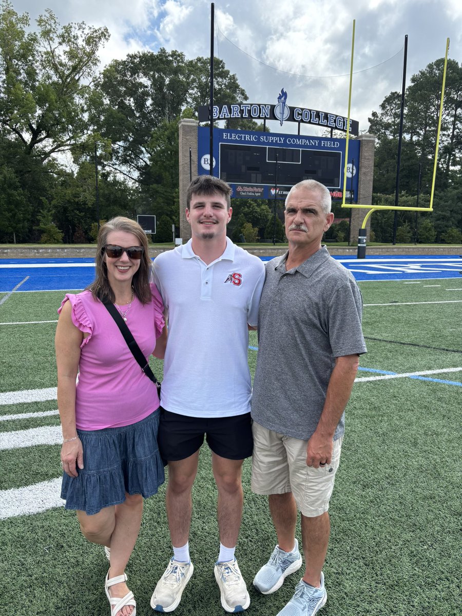 chipmccracken's tweet image. Had a great time at @barton_fb today. Thank you @CharlieMauze for the invite. It was good seeing you and talking with you. Can’t wait to be back! @Bamasnap @CoachKLowman @SSFBRecruits @HKA_Tanalski
