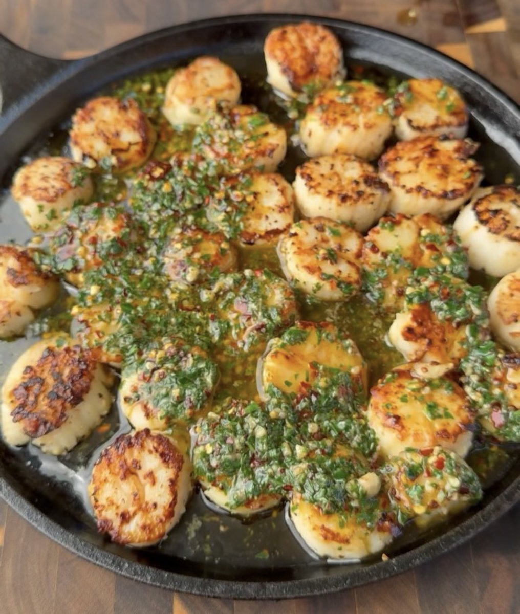 foodietechlab's tweet image. You can only pick one ☝️!
Lemon, pepper, garlic butter shrimps 🍤 🧄 🧈
OR
Garlic, herb, butter scallops 🦪🧄 🧈