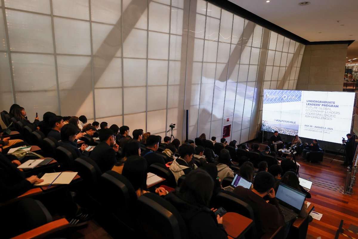 uchile's tweet image. #ULP25UCHILE: Estudiantes de la Cuenca del Pacífico debaten soluciones climáticas con enfoque interdisciplinario y comunitario en una nueva jornada de programa @APRU1997 en la Plataforma Cultural UCHILE uchile.cl/u230507