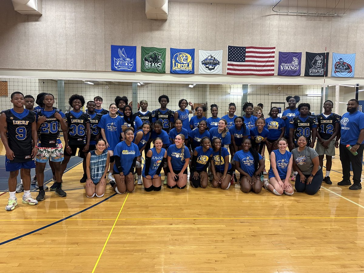 LCPAFootball's tweet image. Today we participated in a friendly volleyball competition thank you to Lincoln Women’s Volleyball for the invite….
PS they won every set lol 🏐🏈🐅