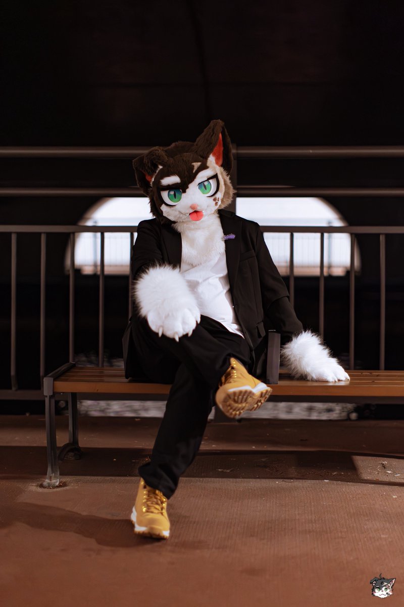 Spero_RP's tweet image. 눈수술 전 사진들은 못써먹겠구마이...

#FursuitEveryday
