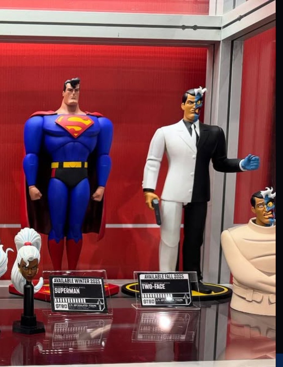 We've got our first looks at <a href="/MondoNews/">MONDO</a> upcoming Superman from Superman The Animated Series as well as Two-Face from Batman The Animated Series! 

📸 c/o ActionFigureInsider on Insta