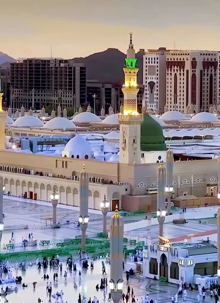 سرکار دو عالم حضرت محمد ﷺ سے محبت میرے ایمان کا حصہ ہے اس در پہ لاکھوں کروڑوں درود و سلام
کون کون اس پاک ہستی سے محبت کرتا ہے حاضری لگائیں