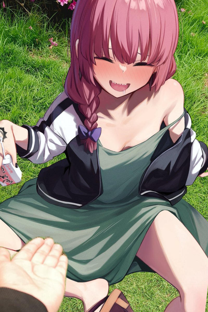 D1N0D4N0's tweet image. Quiso salir a caminar y se terminó cayendo en el pasto🩶🍶