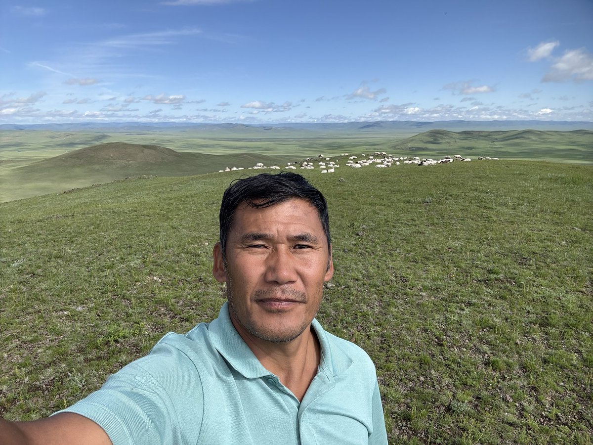 Өглөөний мэндийг хонины бэлчээр дээрээс хүргэе. 
Ажил үйлс нь бүтэмжтэй байг🤟