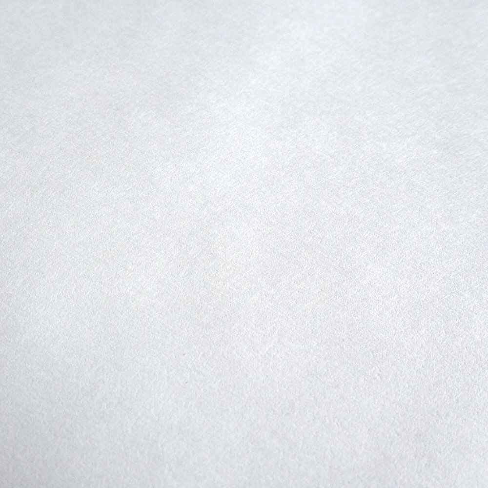 AwagamiFactory's tweet image. 【新商品】W-13シルクホワイトロール
にじみ止めが比較的よく効いた、シルク印刷用の紙です。
柔らかい手触りで版画全般にご使用頂けます。
裏打ち用紙としてもおすすめです。
お子様が自由にドローイングするような、ワークショップ用の大きな紙としてもいいかもしれません。
awagami.jp/collections/ro…