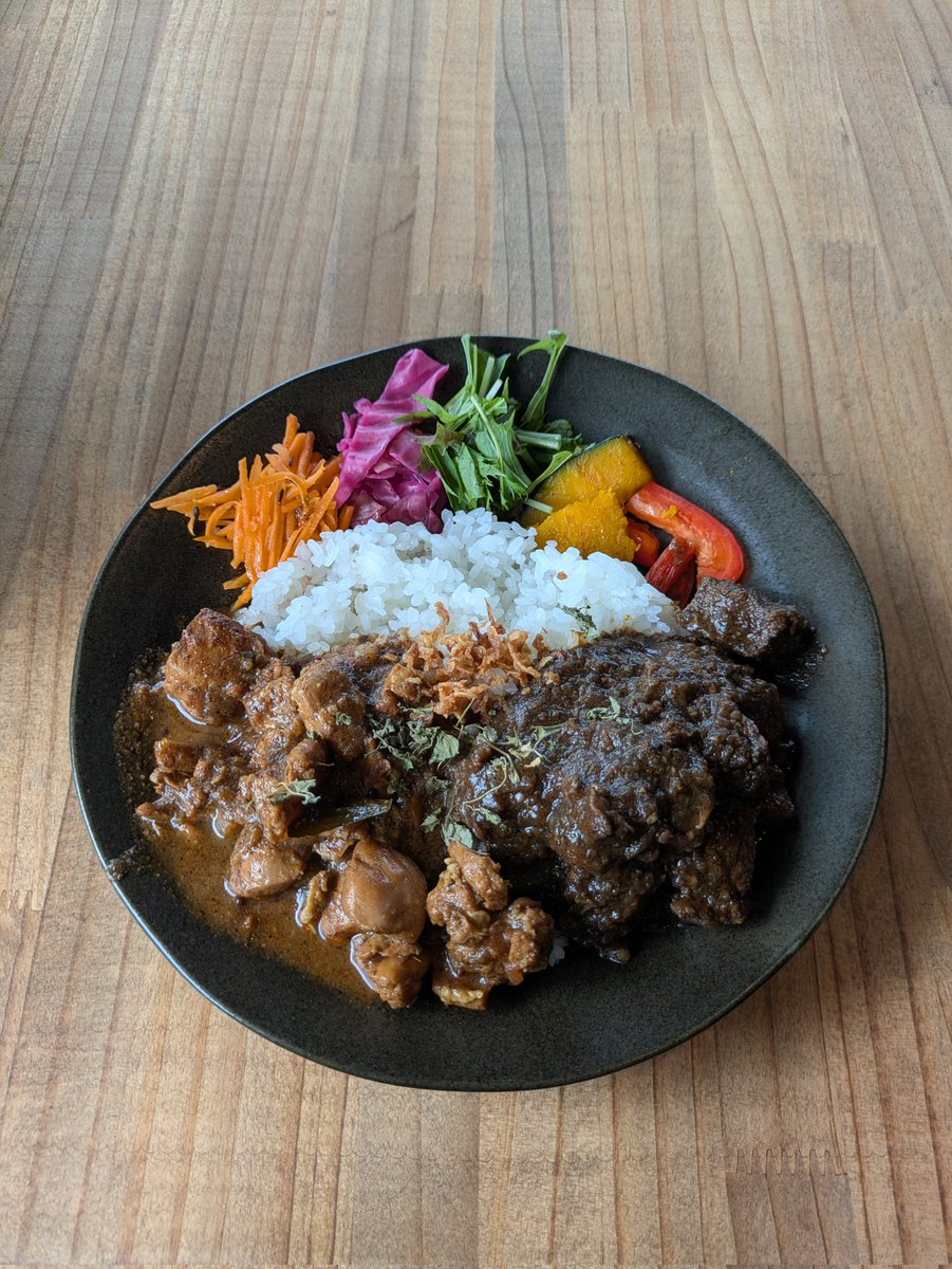 カレー堂えぴす、本日１１時開店です！
2種あいがけカレー、オススメです！ご来店お待ちしております！