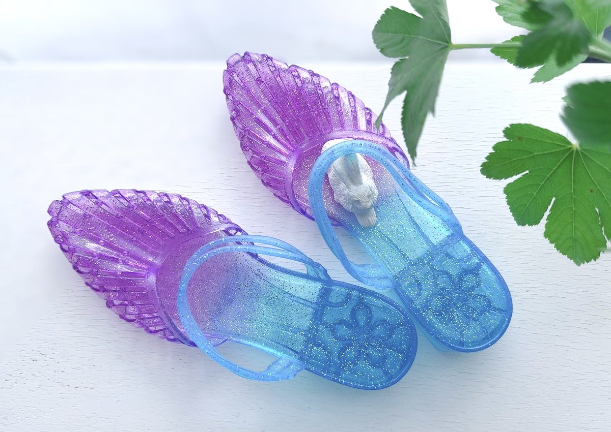 akipcs's tweet image. 自分の中のこども心を喜ばすサンダルを買っちゃった💠