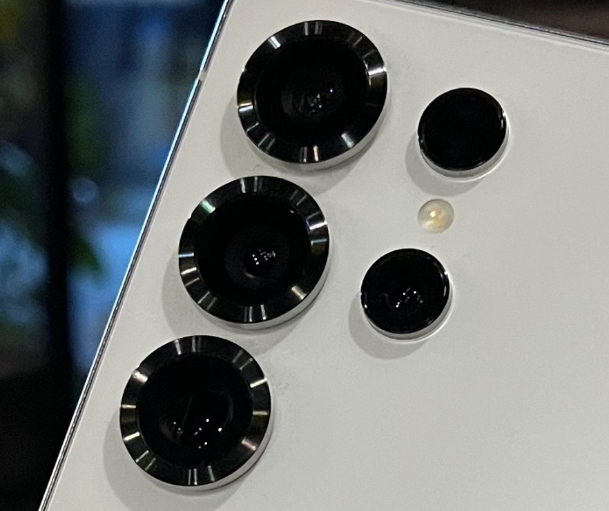 Guess the phone from its camera array. 👀

Wrong answers only!