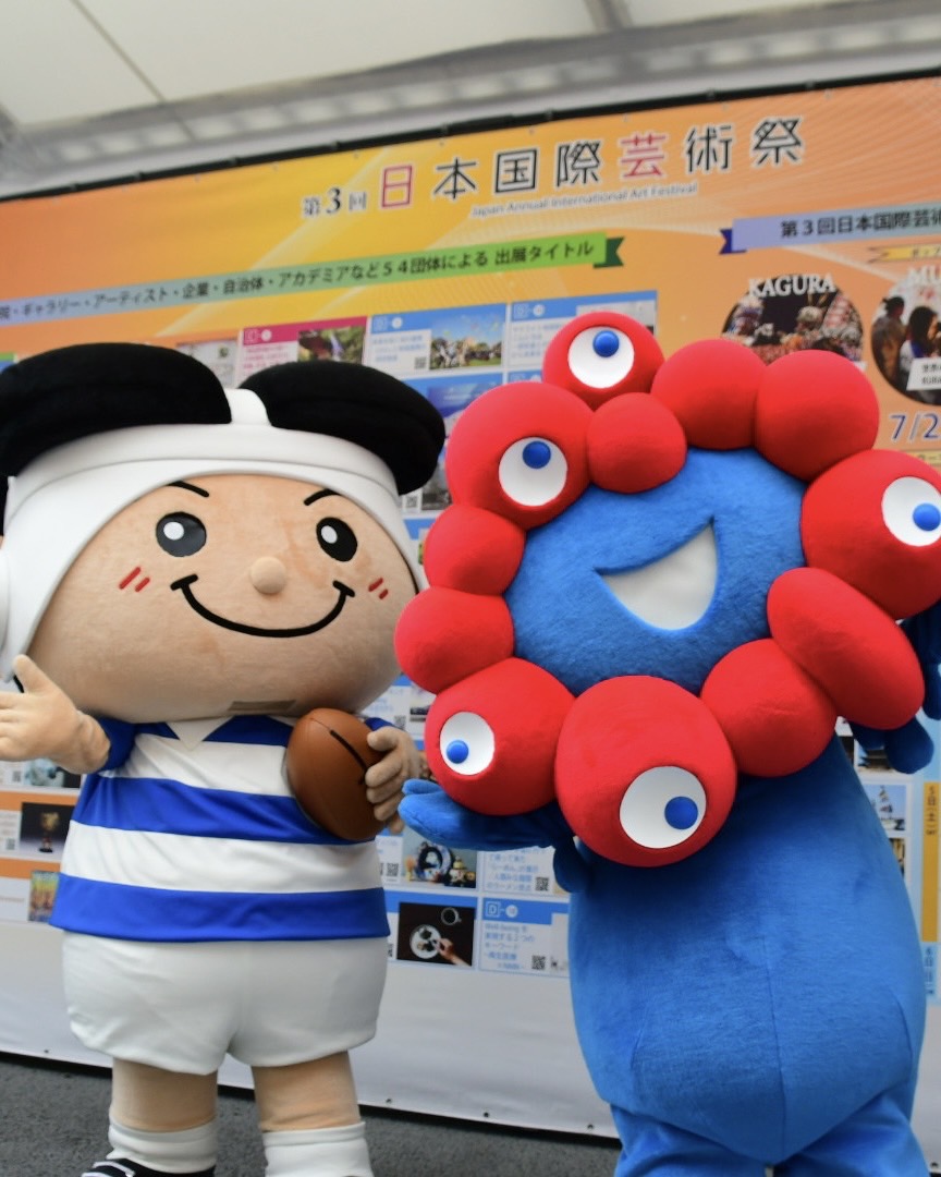 higashiosakaPD's tweet image. 🔴🔵大阪関西万博🔵🔴
7月6日まで、大阪・関西万博のEXPOメッセ「WASSE」で開催された「#日本国際芸術祭」で東大阪市のPRを行いました。
トライくんも大阪・関西万博公式キャラクターミャクミャクとたくさんの来場者と交流していました。
#トライくん #大阪関西万博 #東大阪市 #ミャクミャク