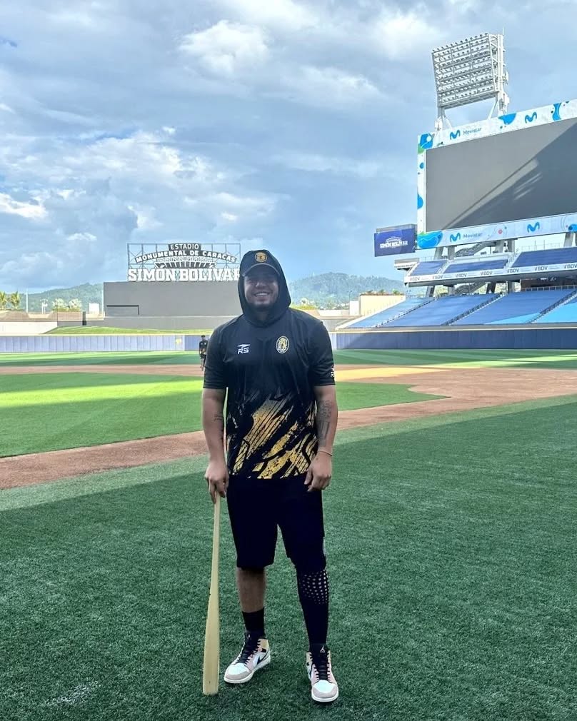 LegionCaraquist's tweet image. Desde la Legión Caraquista queremos enviarle nuestras felicitaciones a Gersel Pitre por su cumpleaños #29. Pelotero que todos queremos tenga más oportunidades en los Leones del Caracas. ¡Feliz cumple &quot;Capi&quot;! 🎊

Promedio al bate con los Leones: .368 de 19-7.

#SomosLegión 🦁😎🔥