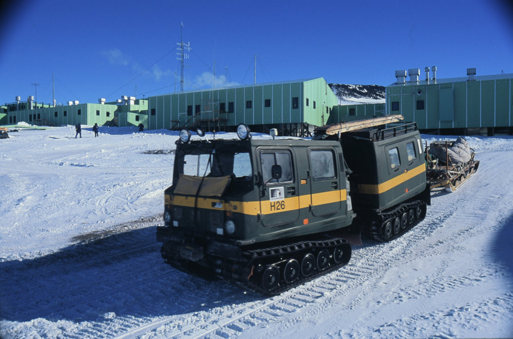 Do you know anyone who went to Scott Base in 2000/2001?
The 00/01 team are organising a reunion in Christchurch next month!
There are still a few people who can't be located so if you know anyone from around this time, please tag them in the comments so they can be invited!