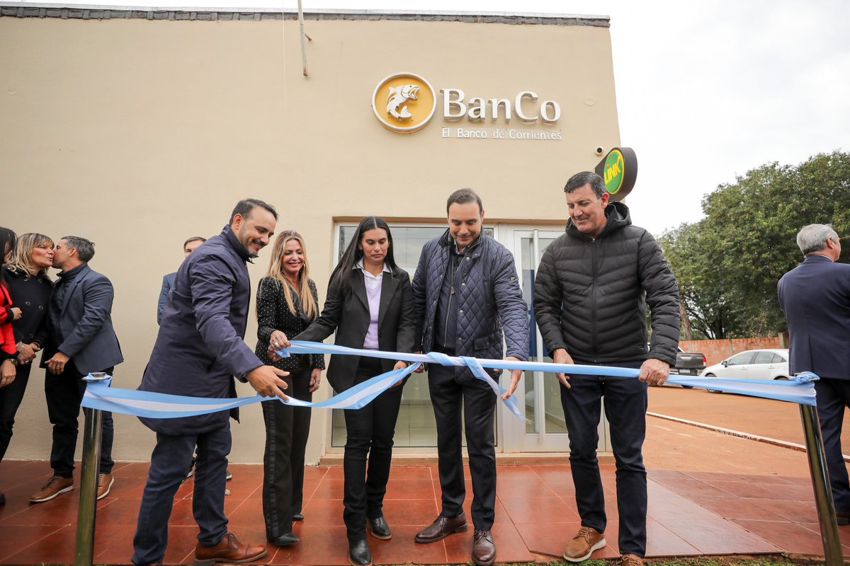 javiersaezok's tweet image. #Garaví ya tiene su primer recinto de cajeros automáticos del @BancodeCtes! 🙌🏻
Inaugurado por el gobernador @gustavovaldesok, con esta obra dimos un paso más hacia una Corrientes más moderna, conectada e inclusiva 🏦
¡Vamos por más!