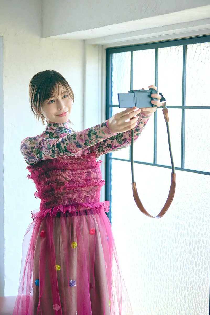 新着🆕 カメラ・写真好きとして知られる長濱ねるさんがコンデジ