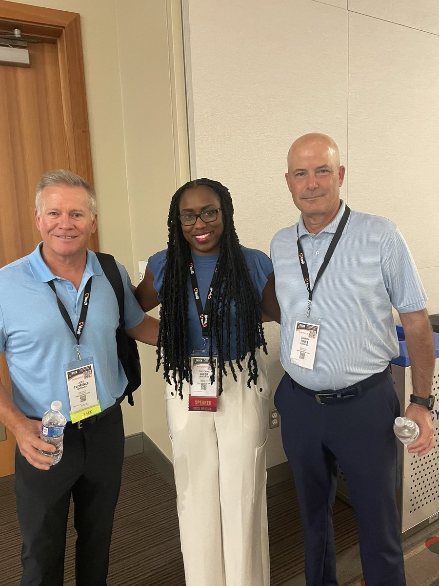 Dr_CNKiser's tweet image. Of all the wonderfulness of the coaches convention, there’s only one pic that captures the essence of it all for me. If you know our staff, you know this unplanned coordination was a Christmas in July miracle and may never happen again! #3amigos #GladysKnightandthePipsMinusOne