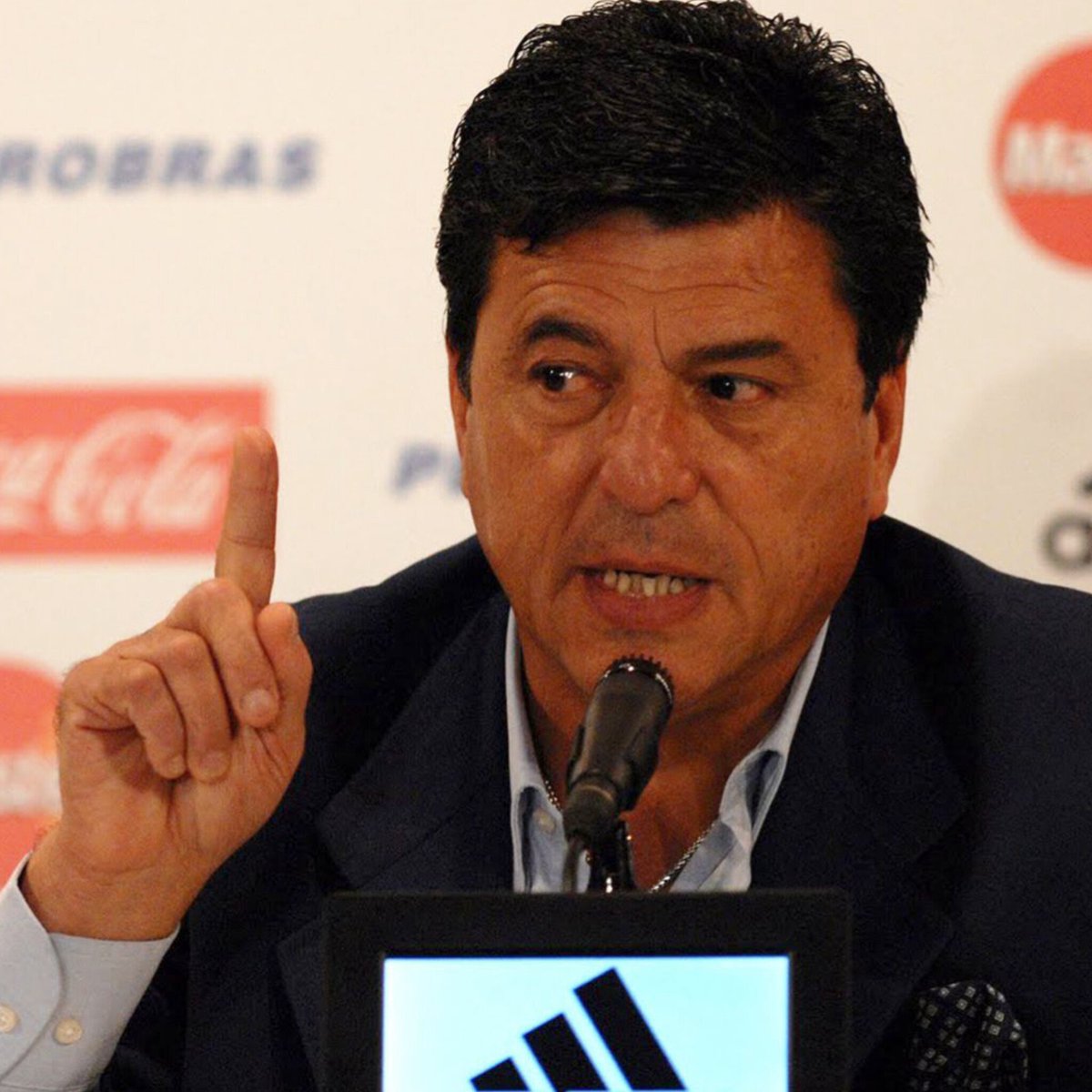 SebajolMusic's tweet image. Ya se puede decir que Riquelme es el Passarella de Boca o hay que esperar hasta descender?
 Aún estamos a tiempo de evitar una tragedia, ELECCIONES YA!!!