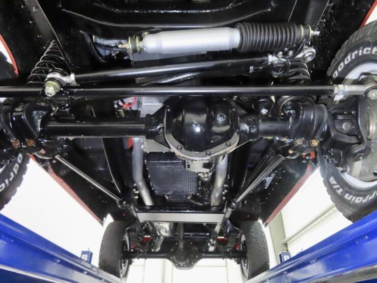 Silodrome's tweet image. This is a Ford Bronco from 1971 that has been completely rebuilt, but kept looking as close to stock as feasible. It’s now powered by a Coyote V8 crate engine with 480 bhp – vastly more than any first-gen Bronco had from the factory.
buff.ly/4p61Pec