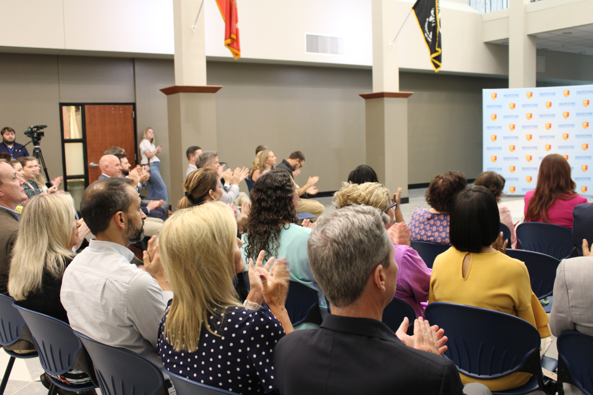We’re proud to announce the winners of our first-ever Community Impact Grant! 🎉
In total, $230,000 was awarded to three powerhouse nonprofits
✨ Creative Cities Fund
✨ Aum Foundation
✨ Hustle Recovery
redfcu.org/helpful-links/…
#redstonefcu #nonprofit #grant #creditunion