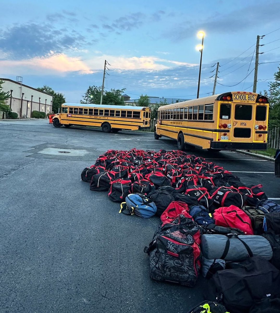 HuntleyFB's tweet image. Massive shout out to our Gridiron parents who helped make this Brownsburg trip a huge success!! The time, energy, and effort to make sure this group was fed and taken care of was incredible. Our players are lucky to have you around, first class parents!! #footballfamily