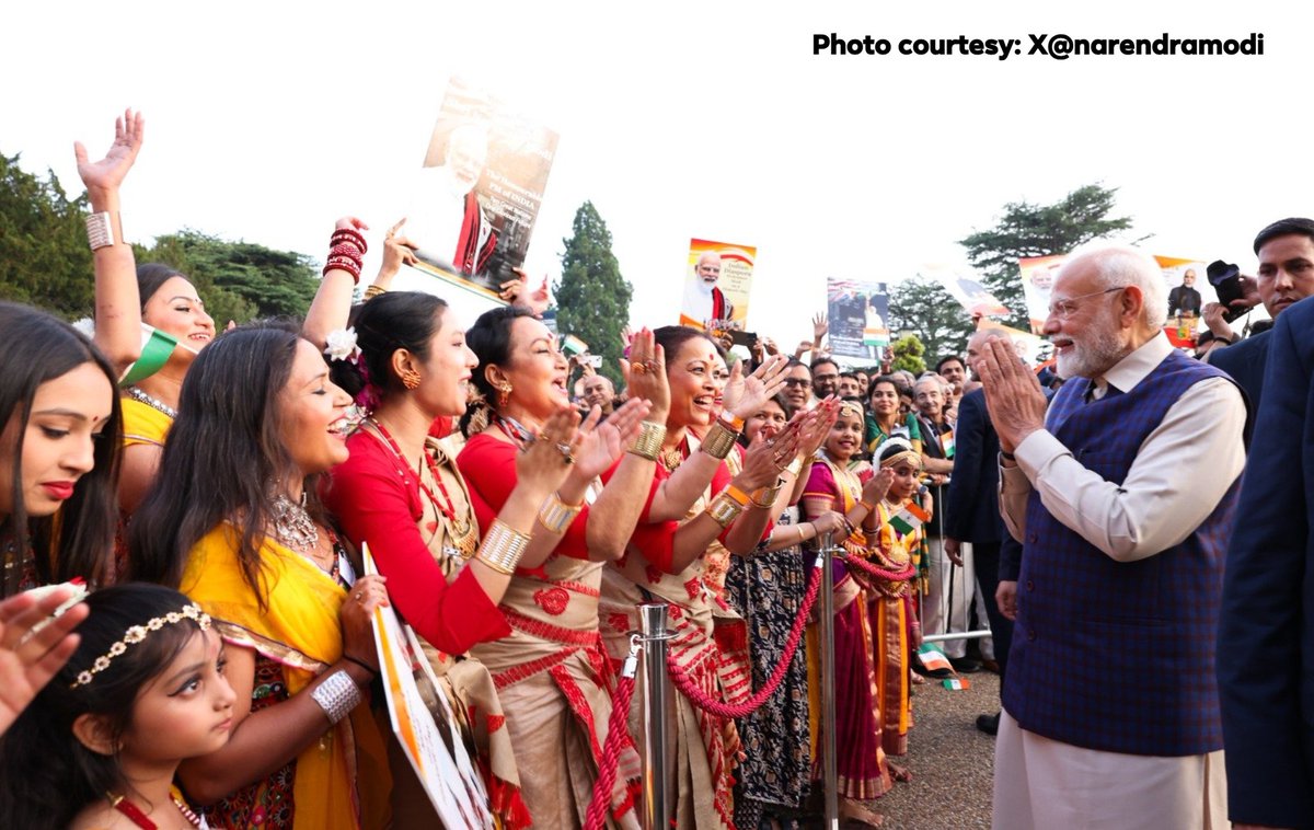 The Indian diaspora welcomed PM #NarendraModi as he landed in #London on July 23. Modi said he was touched by the warm welcome from the Indian community in the UK. "Their affection and passion towards India’s progress is truly heartening," he wrote on X

#IndiaUKFTA #ModiInUK
