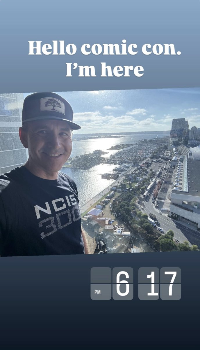NCISTivaFans's tweet image. Our moderator has arrived 😍
📸: @BrianDietzen
#NCISTonyAndZiva #SDCC2025 #NCISVerse #Tiva