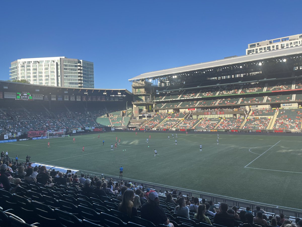 DJPerlberg's tweet photo. At Providence Park for @ThornsFC vs. @RedsLadies https://t.co/QaXRATgg88