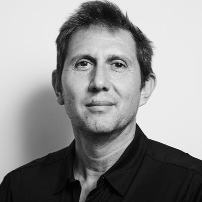 Ah pero los pases a los costados de Paredes no faltaron