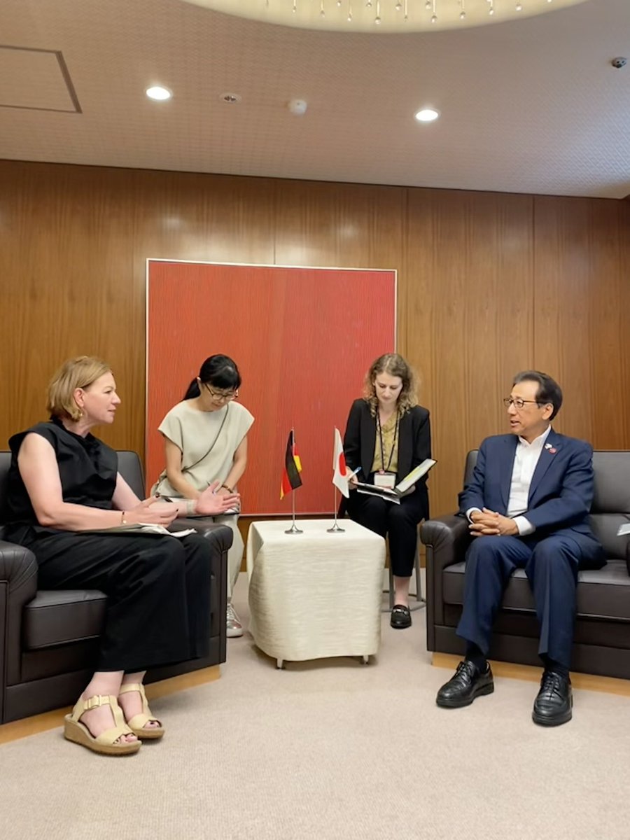 GermanAmbJapan's tweet image. 札幌市とミュンヘン市の友好関係はなんと50年以上。
秋元札幌市長によるご歓待に感謝します。
文化面での強い絆に加え、気候分野のリーダーシップやハイテク分野での先進的イノベーションという面でも両市は繋がっています。