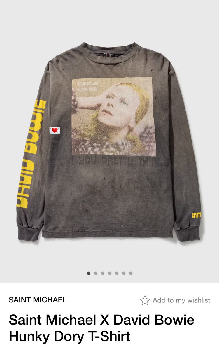 RM_Peru's tweet image. ¿Sabías qué? La camiseta que utiliza #RM en las fotos de sus historias en IG es la Hunky Dory de St MXXXXXX x David Bowie.
La parte delantera de la camiseta muestra la portada del álbum de Bowie de 1971, "Hunky Dory", y una de sus canciones, "Oh! You Pretty Things".
©️setiogi