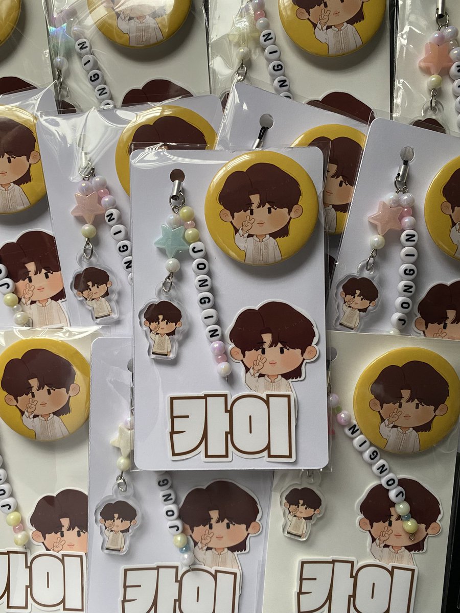 zkdlincart's tweet image. 💛 KAION in Manila Fan Support 💛
by @zkdlincart🥮
Bringing a little something for fellow Erigoms/EXOLs this July 27!
✨ What’s inside each pack:
♡ One (1) Acrylic Phone Charm
♡ One (1) Button Pin
♡ Two (2) Vinyl Stickers
📌 How to claim:
— Like & Retweet this post
— 1:1…