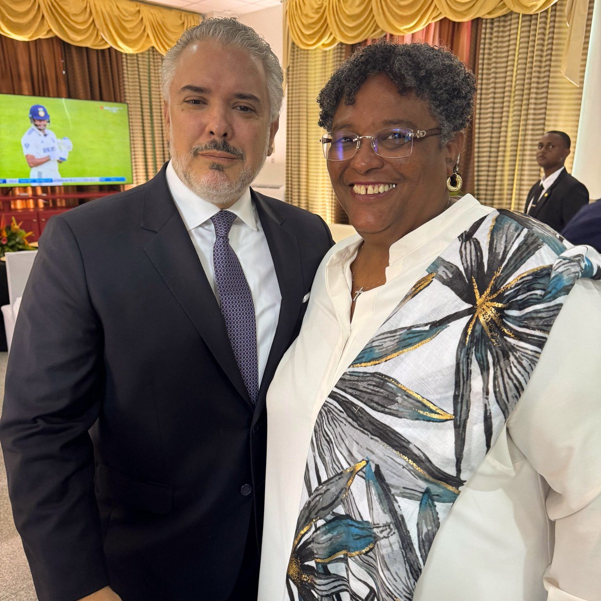IvanDuque's tweet image. Es un honor poder compartir con la primera ministra de Barbados, @miaamormottley en la @globioalliance en Guyana. Su liderazgo climático y la iniciativa “Bridgetown Agenda” son claves para la movilizar recursos en favor de los países más expuestos al cambio climático.