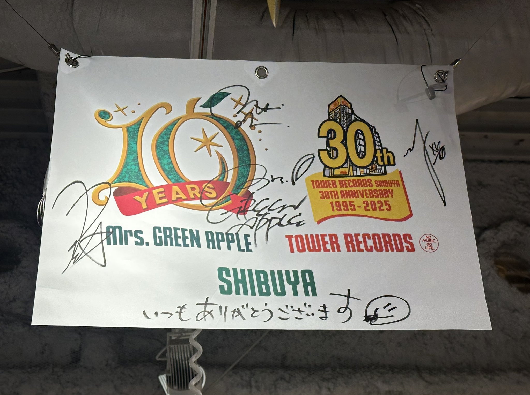 Mrs. GREEN APPLE サイン入りポスター Amazon.co.jp: Mrs. GREEN APPLE サイン入りポスター ミセス